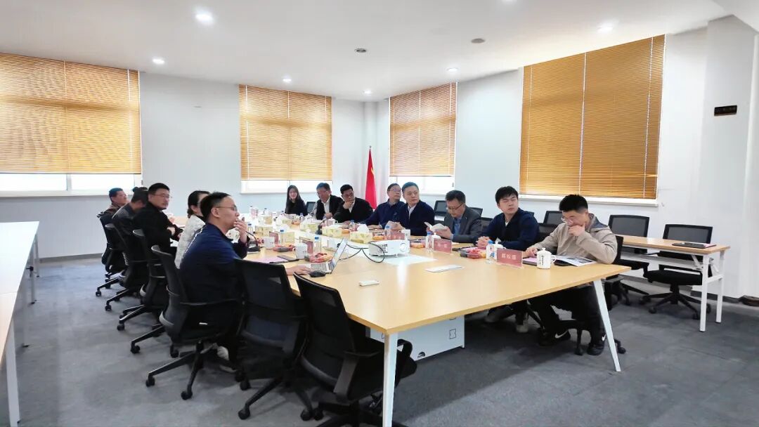 江蘇省鋼鐵服務(wù)業(yè)協(xié)會(huì)參訪江蘇冠軍集團(tuán)